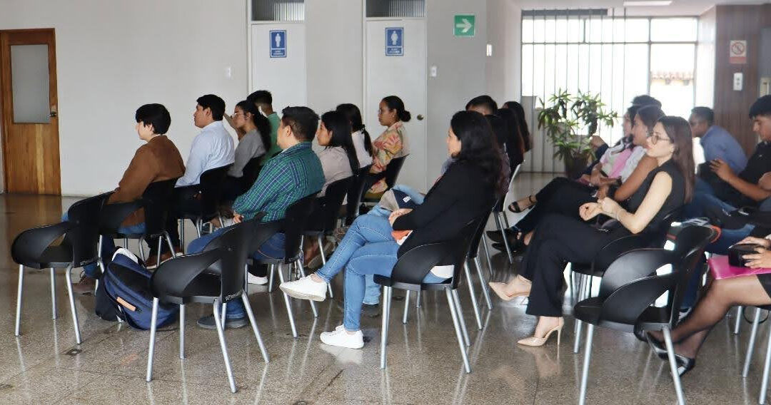 Estudiantes de Ciencias Jurídicas y Sociales del CUNSUR–USAC realizan visita guiada al Registro de las Personas Jurídicas